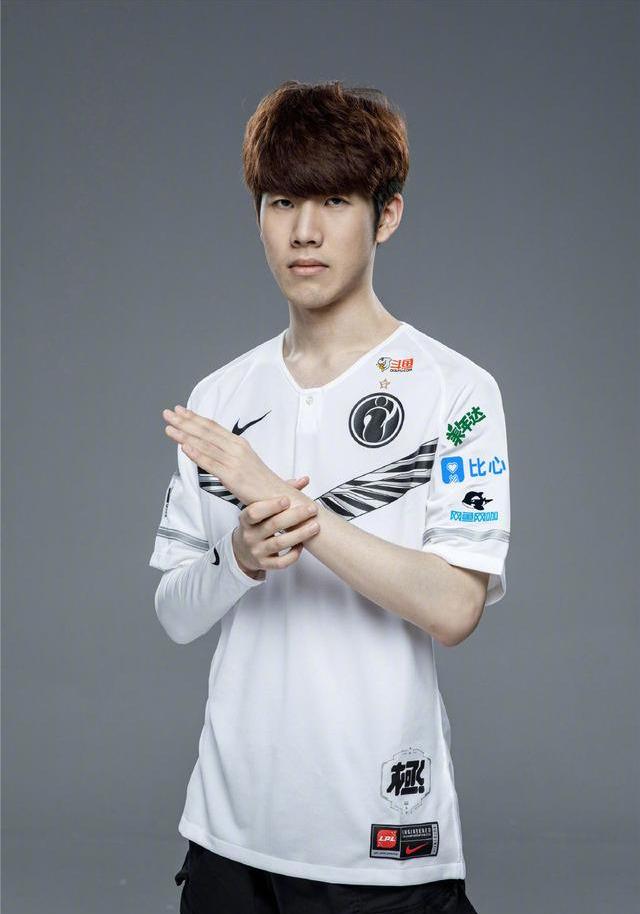 xQc 计划成立一支 CS2 战队，但认为市场过于饱和